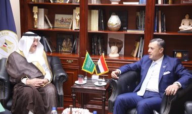 بحث ترتيبات العمرة تصدر اللقاء.. وزير السياحة يستقبل سفير المملكة العربية السعودية بالقاهرة