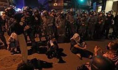 حرب لبنان الداخلية تشتعل.. تجمهر أمام  البرلمان اللبناني.. واشتباكات دامية مع الأمن