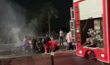 شاهد اللحظات الأولى لحريق سيارة ملاكي أعلى محور 26 يوليو 