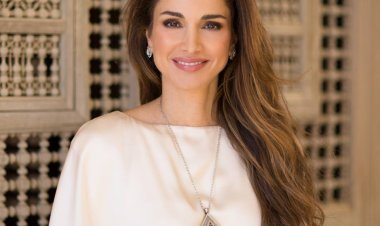 الملكة رانيا زوجة عاهل الأردن تحتفل بعيد ميلاد ابنتيها بصورة