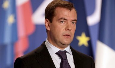 ميدفيديف: روسيا لن تسمح لجيرانها بامتلاك أسلحة نووية