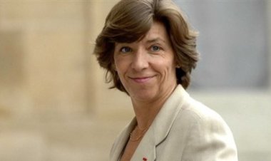 الخارجية الفرنسية تُعلن منح تأشيراتها «للروس الصالحون»