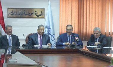 رئيس جامعة سوهاج يشارك في جلسة نقاشية عن مواجهة الشائعات والأفكار الهدامة