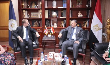 وزير السياحة يستقبل سفير المملكة المتحدة بالقاهرة لبحث تعزيز سبل التعاون