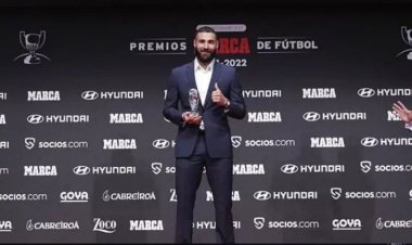 كريم بنزيما يفوز بثلاث جوائز في إسبانيا عن الموسم الماضي