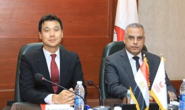 سفير كوريا الجنوبية يتابع عرض رياضي لفريق التايكوندوبسوهاج