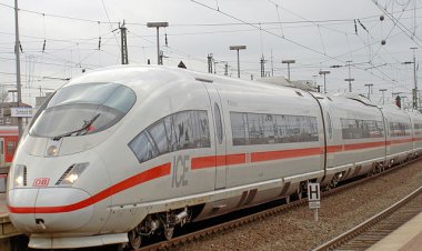 مصرع طفل أسفل عجلات قطار بالشرقية