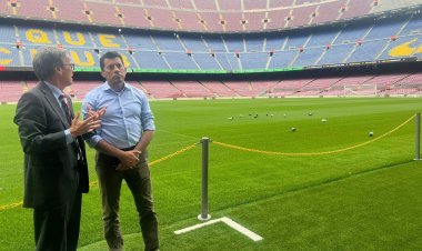 وزير الرياضة يتفقد ملعب «كامب نو» بمدينة برشلونة  | صور