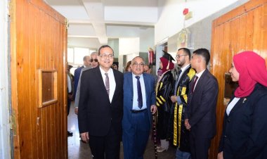 رئيس جامعة سوهاج يشهد احتفالية عيد الخريجين الدفعة الرابعة بكلية الصيدلية