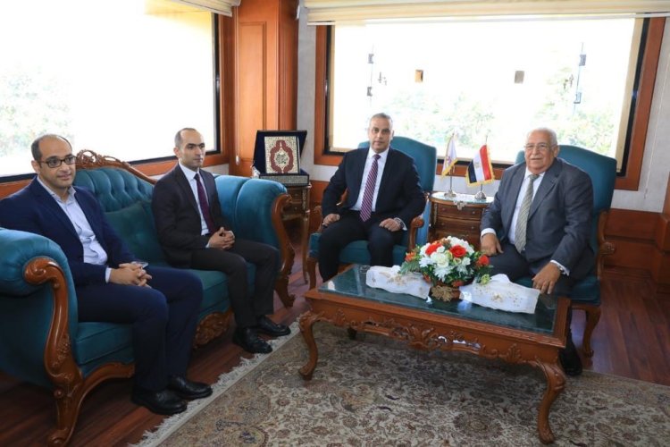 محافظ سوهاج يستقبل وزير التنمية المحلية على هامش زيارته للمحافظة