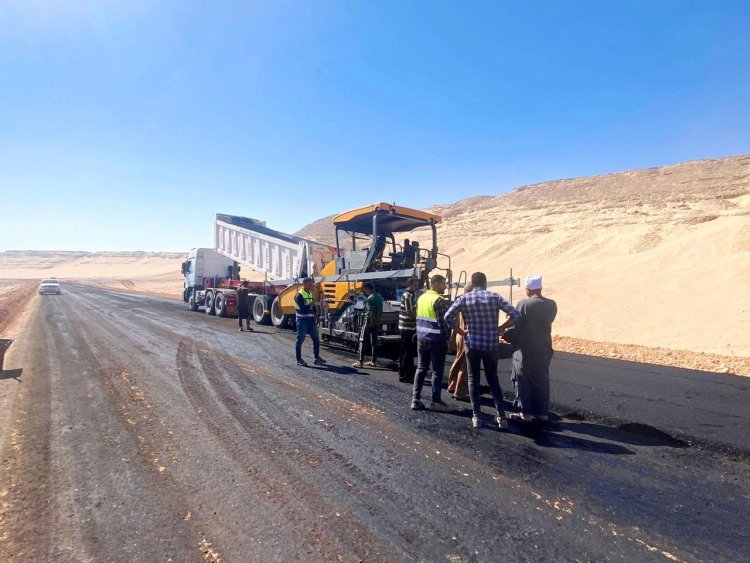 محافظ سوهاج يتابع الموقف التنفيذي لمشروع طريق البلينا الصحراوي الغربي