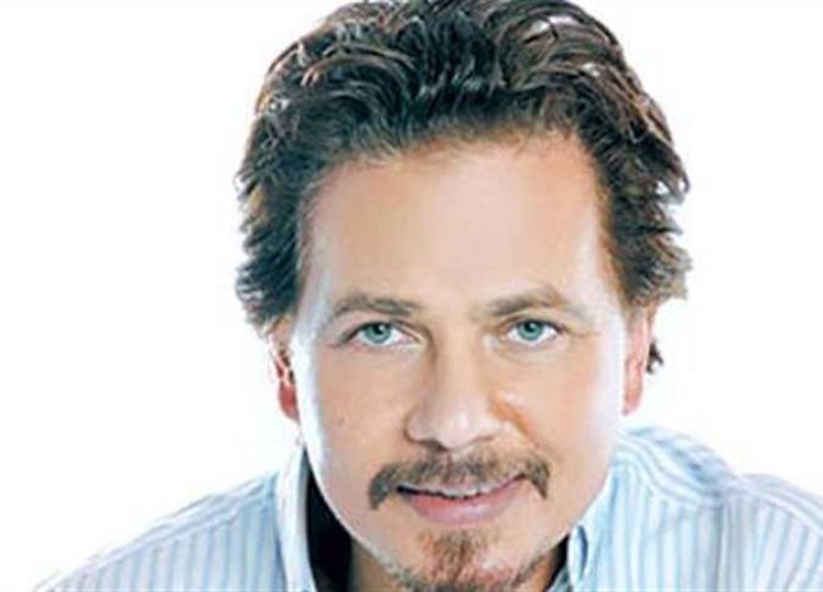 اليوم.. محمد رياض ضيف «الراديو بيضحك» على إذاعة 9090
