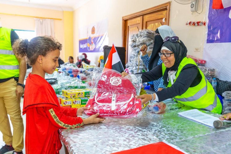 في 3 محافظات.. صندوق تحيا مصر يوفر المستلزمات المدرسية لـ 4 آلاف طالب