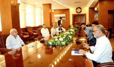 محافظ بورسعيد يتابع سير العمل بمركز معلومات شبكات المرافق