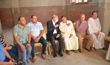 محافظ القليوبية يقدم واجب العزاء لأسرة الشهيد النقيب محمد ياسر يوسف بقرية بلتان بطوخ