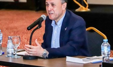 وزير السياحة ومحافظ البحر الأحمر يعقدان اجتماعاً  مستثمري وممثلي القطاع