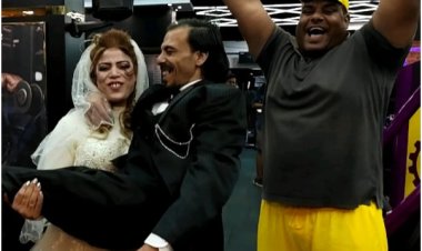 حملت عريسها بيد واحدة.. عروس تقضي فرحها بالجيم.. ومعلقون يسخرون: «كملي جميلك معاه» (فيديو)