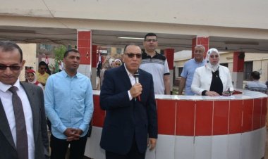 محافظ الشرقية يشارك طلاب مدرسة الشهيد أحمد سمير شحاته طابور الصباح وتحية العلم