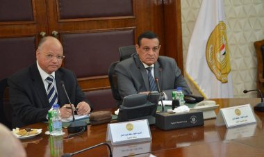 وزير التنمية المحلية يتابع جاهزية 210 أتوبيسات تعمل بالغاز الطبيعي والكهرباء