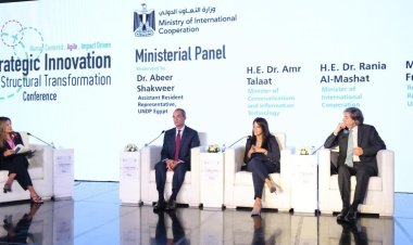 وزير الاتصالات يلقي كلمة في مؤتمر الابتكار الاستراتيجي للتحول الهيكلي