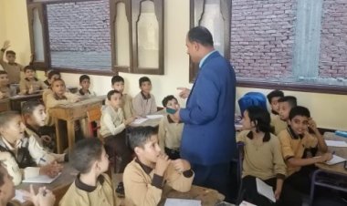 بعد تداول افتراش التلاميذ على الأرض.. محافظ القليوبية يحيل مدير إدارة الخانكة التعليمية للتحقيق