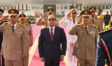 الرئيس السيسي يضع أكاليل الزهور على قبر الجندى المجهول احتفالا بنصر أكتوبر