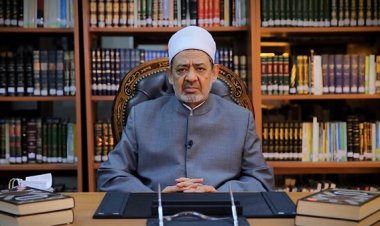 شيخ الأزهر يعزي إندونيسيا في ضحايا حادث تدافع المشجعين في ملعب كرة قدم