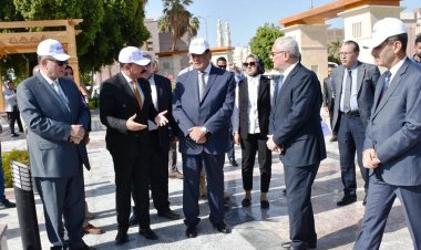 وزير التنمية المحلية ومحافظ أسوان يتفقدان مشروع ممشى أهل مصر وتطوير السوق القديم
