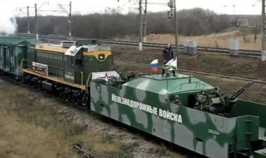 «العالم على الحافة».. رصد قطار يحمل معدات نووية للقوات الروسية تجاه أوكرانيا