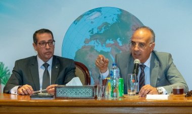 سويلم يلتقى العاملين بالهيئة المصرية العامة للمساحة