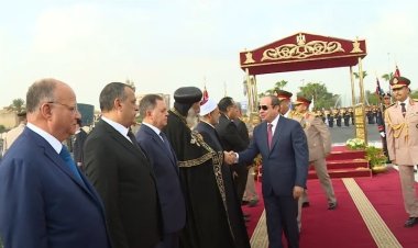 الرئيس السيسي يضع أكاليل الزهور على قبر الجندى المجهول والسادات وعبد الناصر
