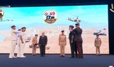 الرئيس السيسي يرقي قائدي القوات البحرية والجوية إلى رتبة فريق