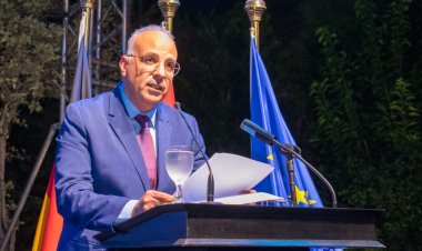 نيابة عن رئيس الوزراء.. وزير الري يشارك في احتفال السفارة الألمانية بالقاهرة