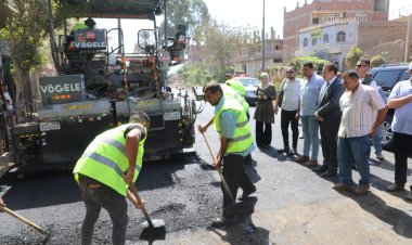 محافظ المنوفية يتفقد أعمال الرصف بعدة طرق.. صور