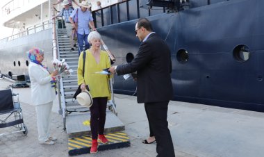 ميناء الإسكندرية يستقبل الباخرة السياحية آيلاند سكاي على متنها 100 سائح