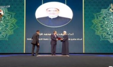 الرئيس السيسي يكرم عددا من العلماء في مجال الدعوة