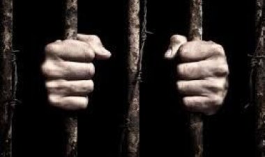 السجن 10 سنوات لشخص هدد فتاة بنشر صورها وابتزها بسوهاج