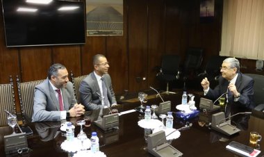 وزير الكهرباء يستقبل المسئول التنفيذي بشركة فودافون مصر والوفد المرافق له