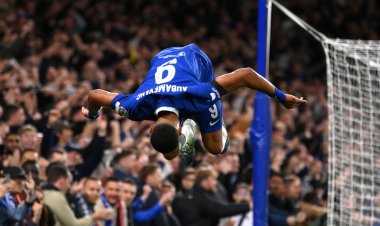 تشيلسي يقسو على ميلان بثلاثية مثيرة في دوري أبطال أوروبا