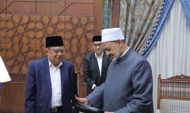 شيخ الأزهر يستقبل نائب الرئيس الإندونيسي السابق ويتفقان على تعزيز التعاون العلمي