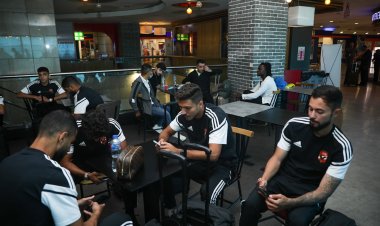 بعثة الأهلي تصل إلى مطار القاهرة استعدادا للسفر إلى تونس.. صور