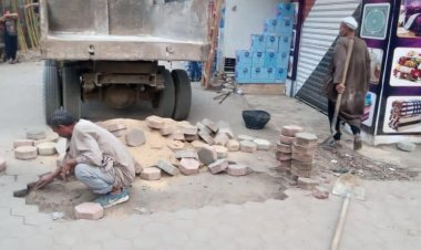 حملات لترميم وإعادة تأهيل الطرق وأرصفه المشاه  بالعجوزة