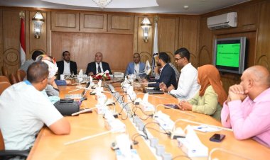 محافظ قنا يرأس الاجتماع الدوري لمناقشة وتقييم المشروعات الخضراء الذكية