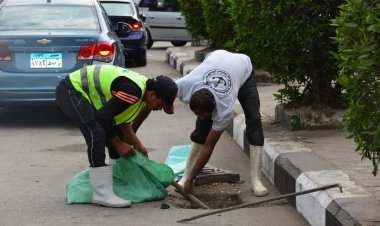 رئيس حي مدينة بورفؤاد يتابع أعمال صيانه بالوعات الصرف الصحي