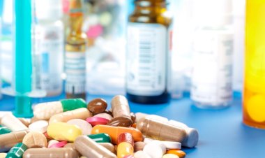 ضبط شاب أنشأ صفحة لترويج العقاقير الطبية غير المصرح بتداولها بالظاهر