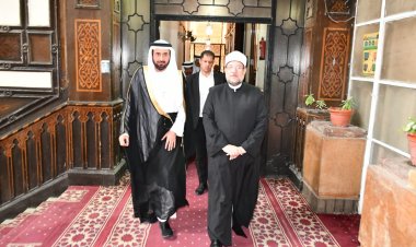 وزير الأوقاف يشيد بعناية السعودية بخدمة الحرمين الشريفين