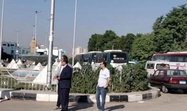 رئيس جامعة سوهاج يواصل متابعاته اليومية لنقل الطلاب من موقف السيارات إلى المقر الجديد