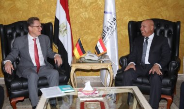 وزير النقل يستقبل السفير الألماني بالقاهرة لمناقشة المشروعات المشتركة