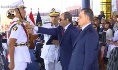 الرئيس السيسي يهنئ أسر خريجي كلية الشرطة بتخرج أبنائهم