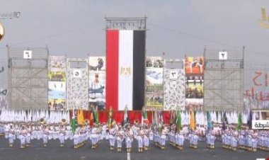 خريجو كلية الشرطة يكتبون بأجسادهم: «أرواح الشهداء.. نجوم مضيئة»